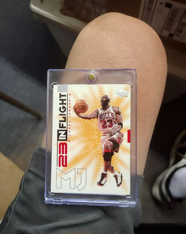 1998-99 Upper Deck 23 In Flight #IF3 Michael Jordan — front