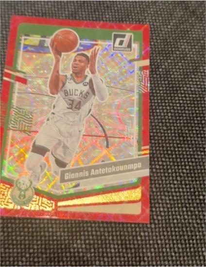 2023-24 Donruss #188 Giannis Antetokounmpo — front