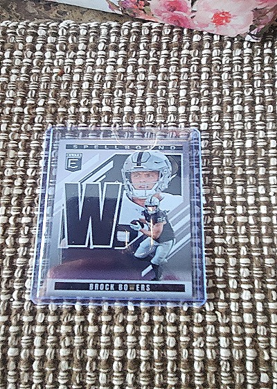 2025 Panini Donruss Elite Spellbound #22 Brock Bowers — front