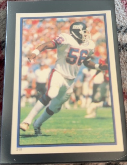 1985 Topps #219 Lawrence Taylor — front