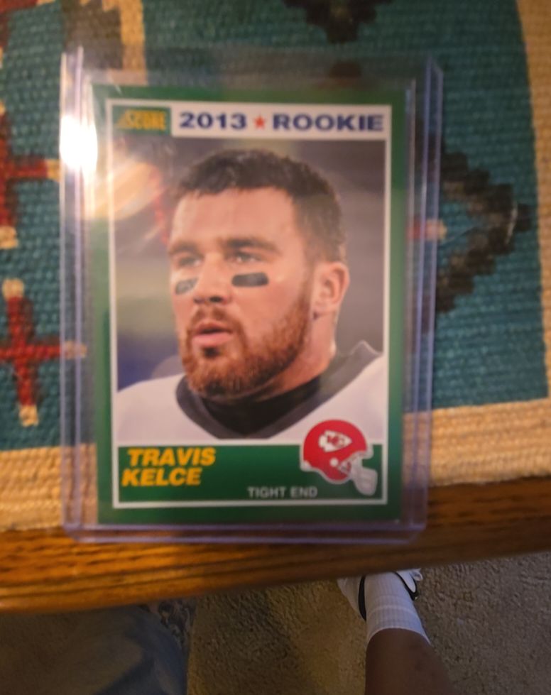 2013 Panini Score #431 Travis Kelce Rookie Card — front
