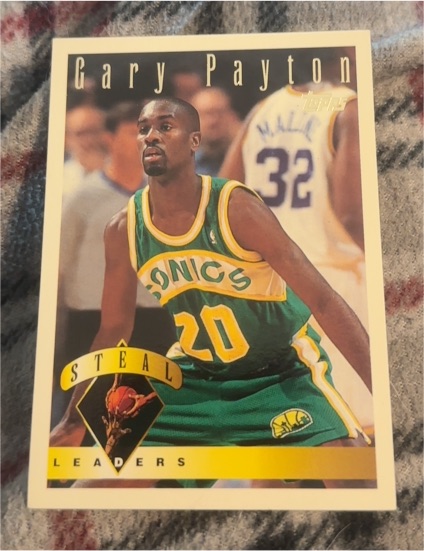1995-96 Topps #23 Gary Payton — front