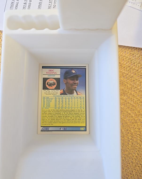 1992 Score #197 Eric Yelding — front