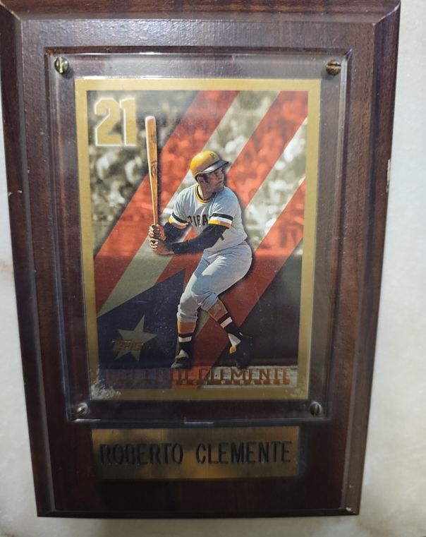 1997 Topps #21 Roberto Clemente — front