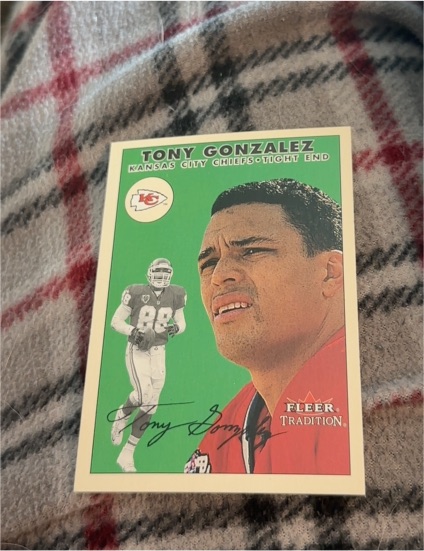 2000 Fleer Tradition #161 Tony Gonzalez — front