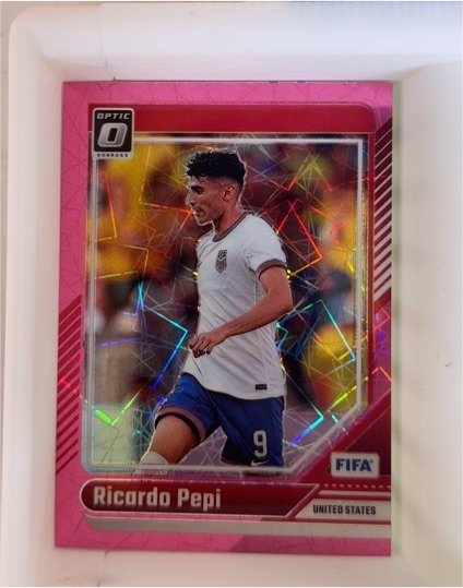 2024-25 Panini Donruss FIFA Optic Pink Velocity Prizm #9 Ricardo Pepi — front