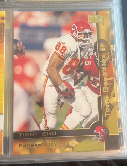 2000 Fleer SkyBox #88 Tony Gonzalez — front