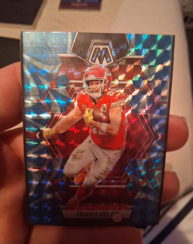 2023 Panini Mosaic #113 Travis Kelce — front