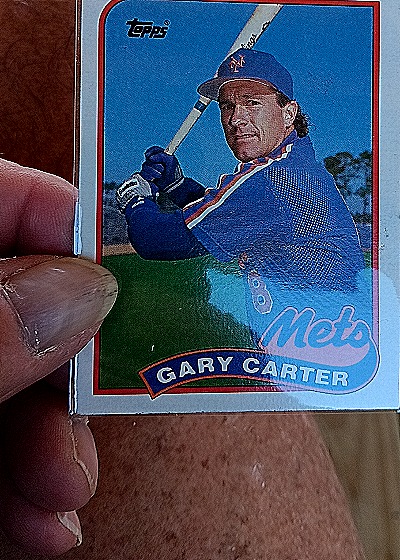 1989 Topps #680 Gary Carter — front