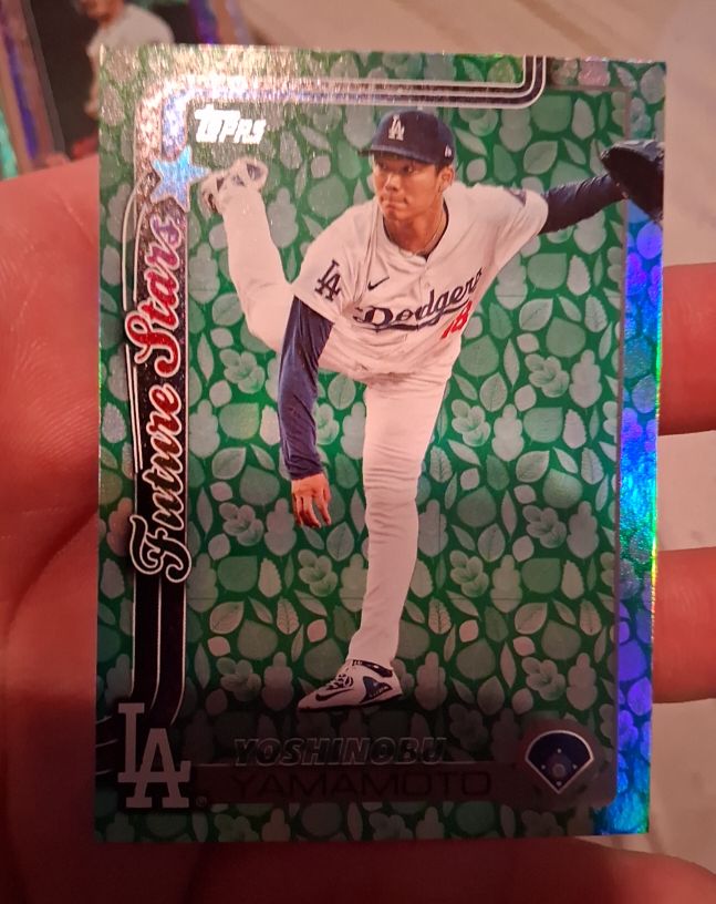 2025 Topps Series 1 #231 Yoshinobu Yamamoto — front