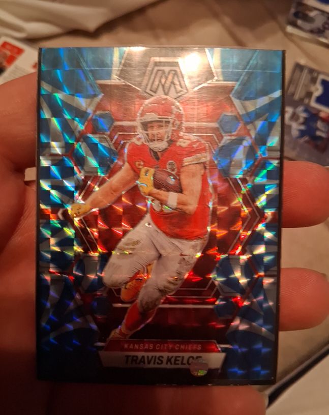 2023 Panini Mosaic #113 Travis Kelce — front