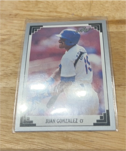 1991 Leaf #119 Juan Gonzalez — front