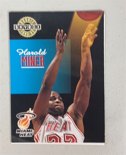 1992-93 SkyBox #360 Harold Miner — front