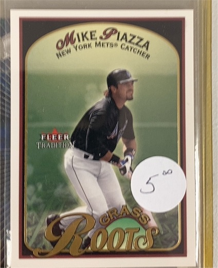 2001 Fleer Tradition Grass Roots #GR10 Mike Piazza — front