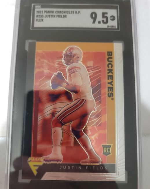 2021 Panini Chronicles Draft Picks Flux #233 Justin Fields — front