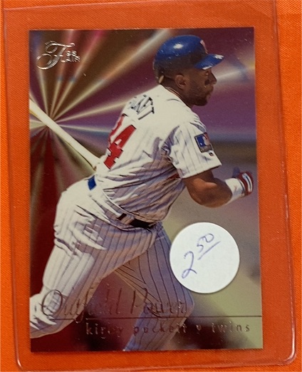 1995 Fleer #8 Kirby Puckett — front
