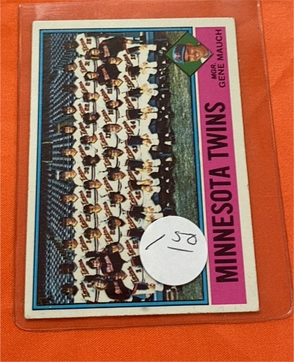 1976 Topps #556 Minnesota Twins / Gene Mauch — front