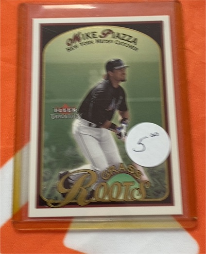 2001 Fleer Tradition Grass Roots #GR10 Mike Piazza — front