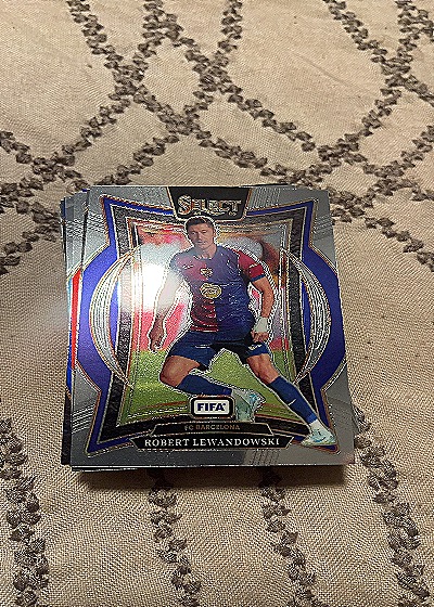 2024-25 Panini Select FIFA Robert Lewandowski — front