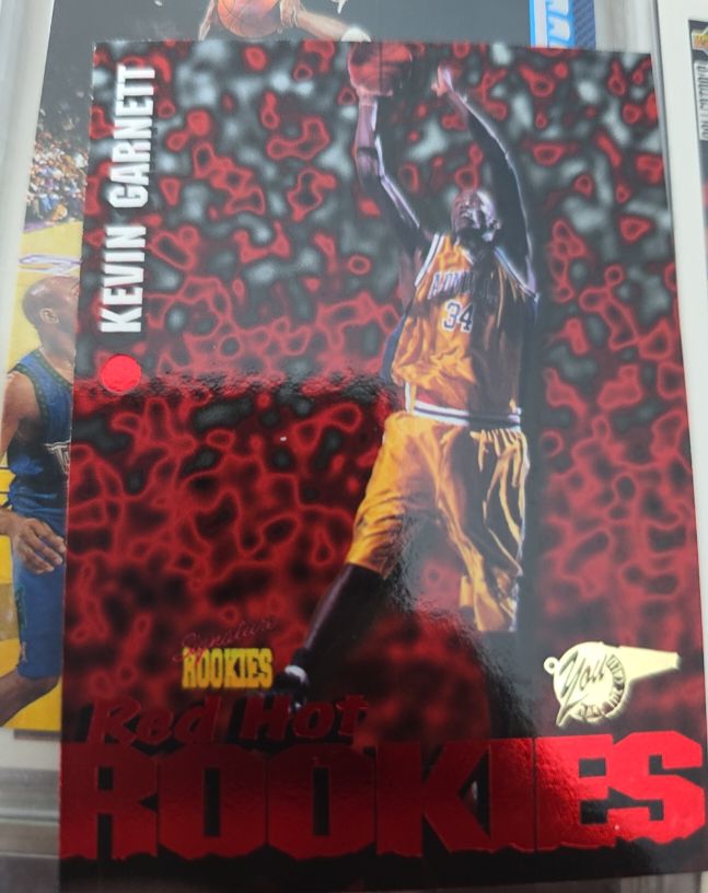 1995-96 Signature Rookies Red Hot Rookies #R6 Kevin Garnett — front