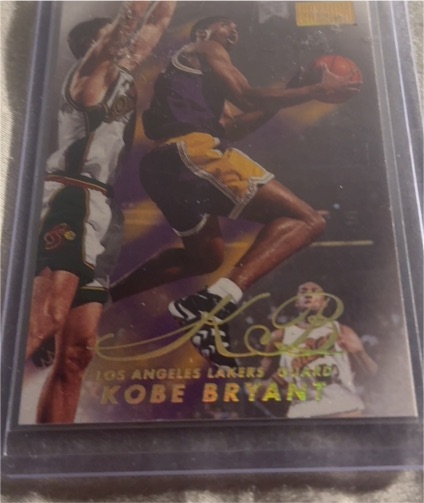 1998-99 Skybox Premium #44 Kobe Bryant — front