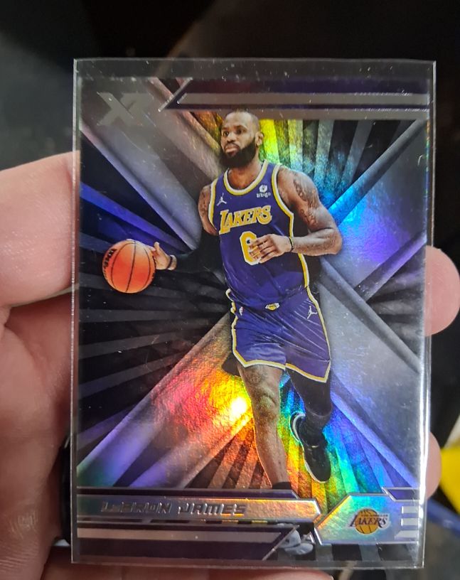 2021-22 Panini Chronicles XR #397 LeBron James — front