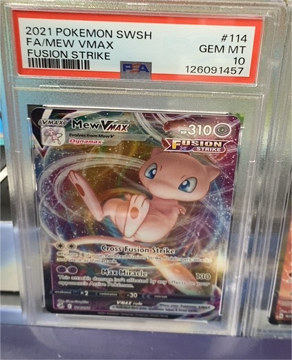 2021 Pokémon SWSH #114 Mew VMAX Fusion Strike — front