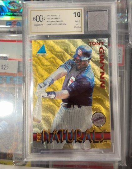 1994 Pinnacle The Naturals #12 Tony Gwynn — front