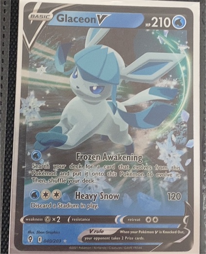 2021 Pokémon Evolving Skies #040 Glaceon V — front