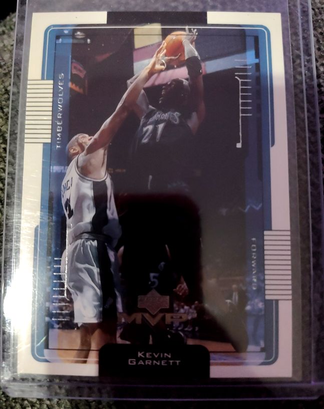 2001-02 Upper Deck MVP #98 Kevin Garnett — front