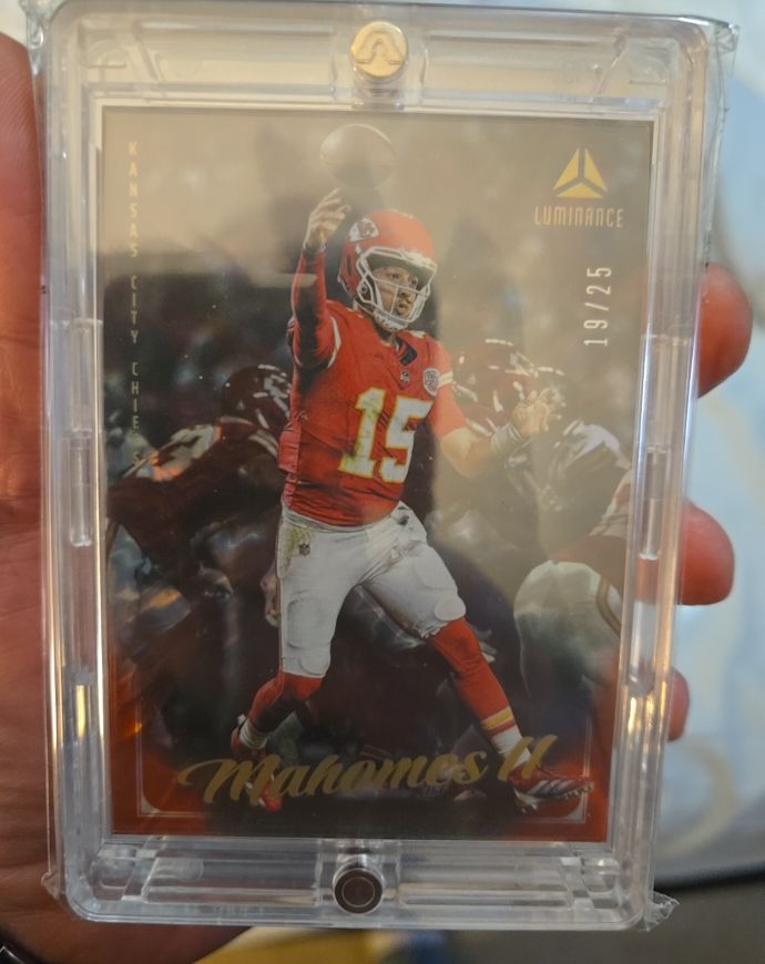 2025 Panini Luminance #55 Patrick Mahomes II — front