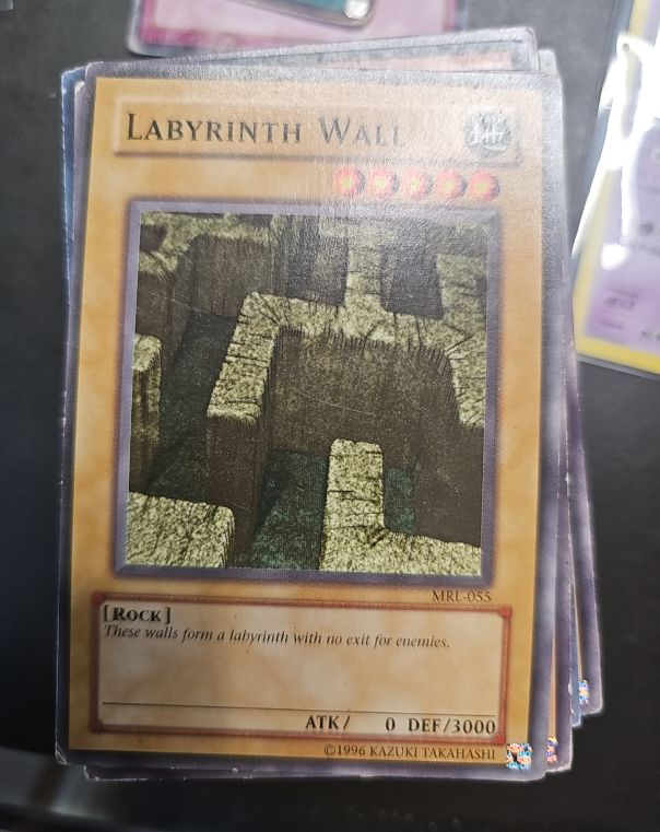 Labyrinth Wall MRL-055 Yu-Gi-Oh! — front