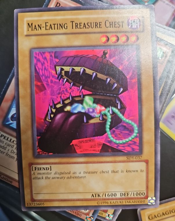 1999 Yu-Gi-Oh! SDY-037 Man-Eating Treasure Chest — front