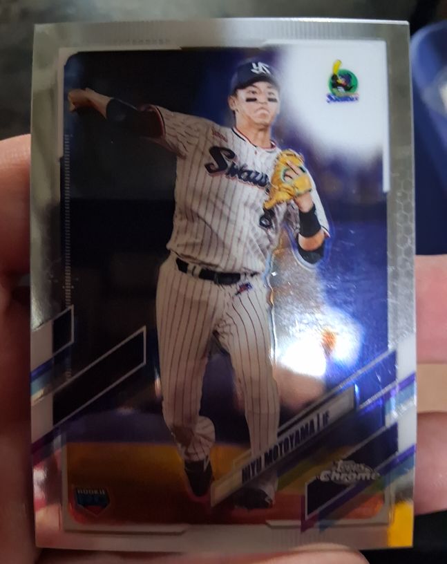 2021 Topps Chrome NPB #45 Hiyu Motoyama Rookie RC Tokyo Yakult Swallows — front