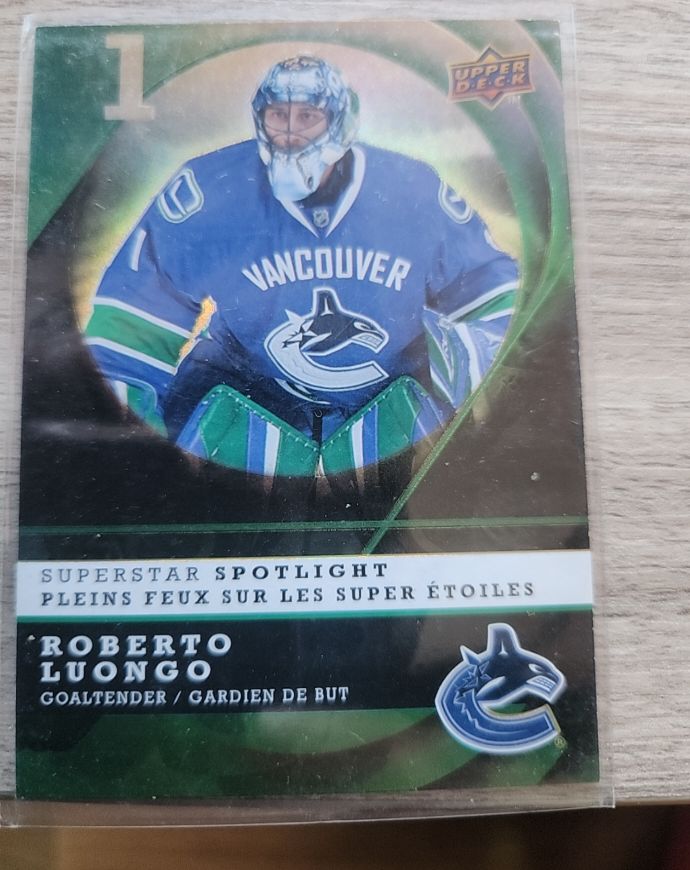 2008-09 McDonald's Upper Deck Superstar Spotlight #IS9 Roberto Luongo — front