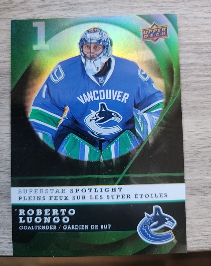 2008-09 McDonald's Upper Deck Superstar Spotlight #IS9 Roberto Luongo — front