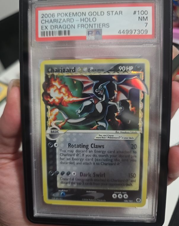 2006 Pokemon Gold Star #100 Charizard — front