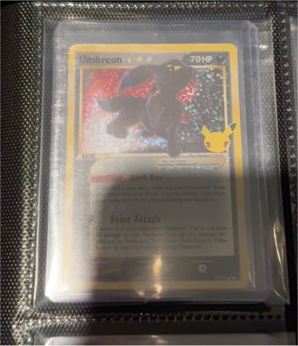 2021 Pokémon Celebrations #17 Umbreon Gold Star — front