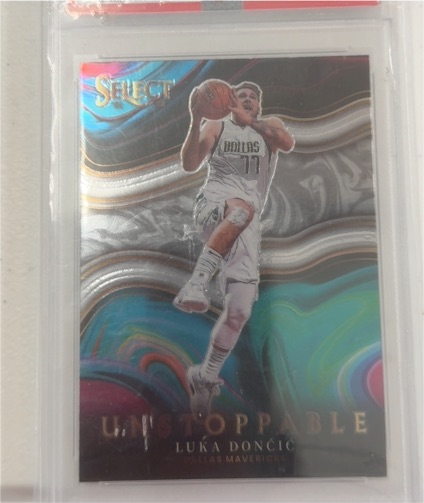 2021-22 Panini Select Unstoppable Luka Dončić — front
