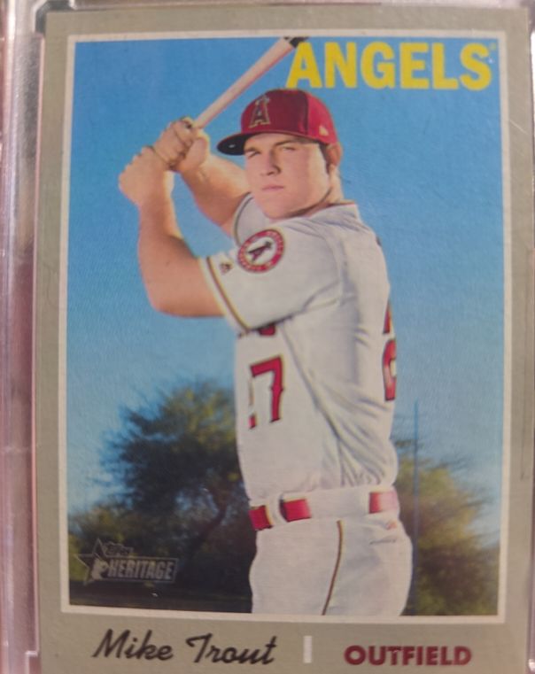 2019 Topps Heritage #485 Mike Trout — front