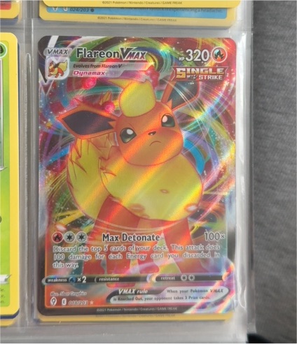 2021 Pokémon Sword & Shield Evolving Skies #018 Flareon VMAX — front