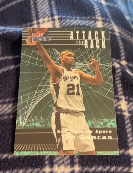 2000-01 Fleer Game Time #AR8 Tim Duncan Attack the Rack — front
