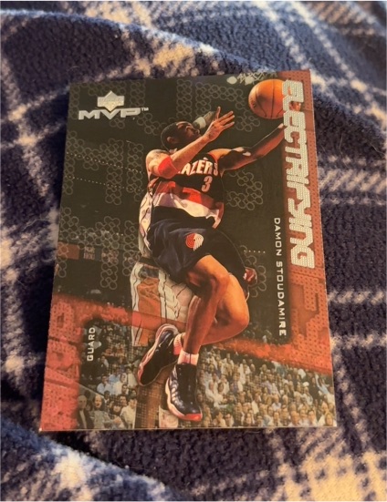 1999-00 Upper Deck MVP Electrifying #E5 Damon Stoudamire — front
