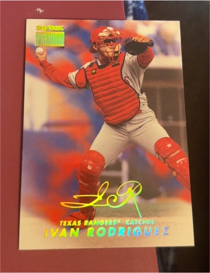 1999 SkyBox Premium #75 Ivan Rodriguez — front
