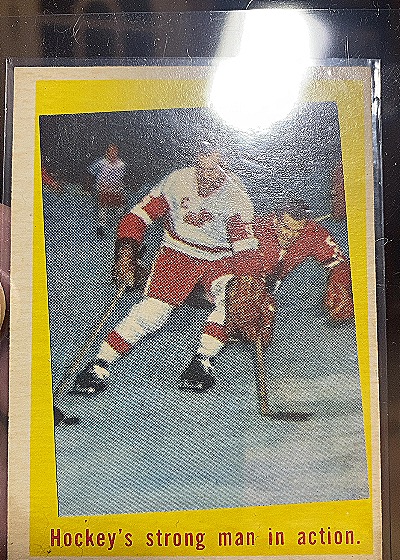 1959-60 Topps #48 Gordie Howe Hockey's Strong Man — front
