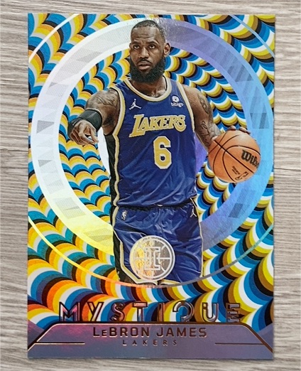 2021-22 Panini Illusions Mystique #2 LeBron James — front