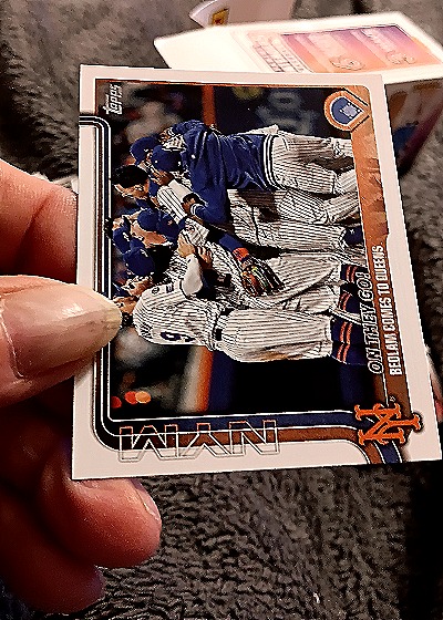 2025 Topps Series 2 #432 New York Mets Bedlam Comes To Queens — front