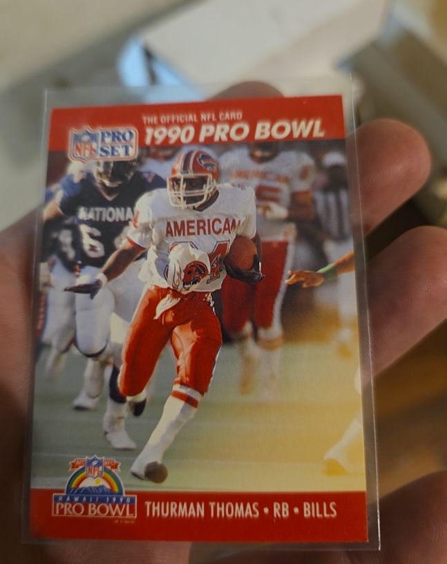 1990 Pro Set #374 Thurman Thomas — front