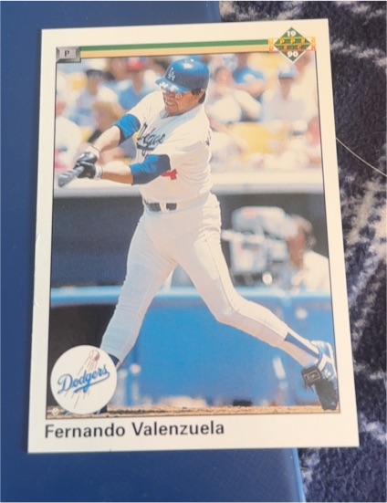 1990 Upper Deck #445 Fernando Valenzuela — front