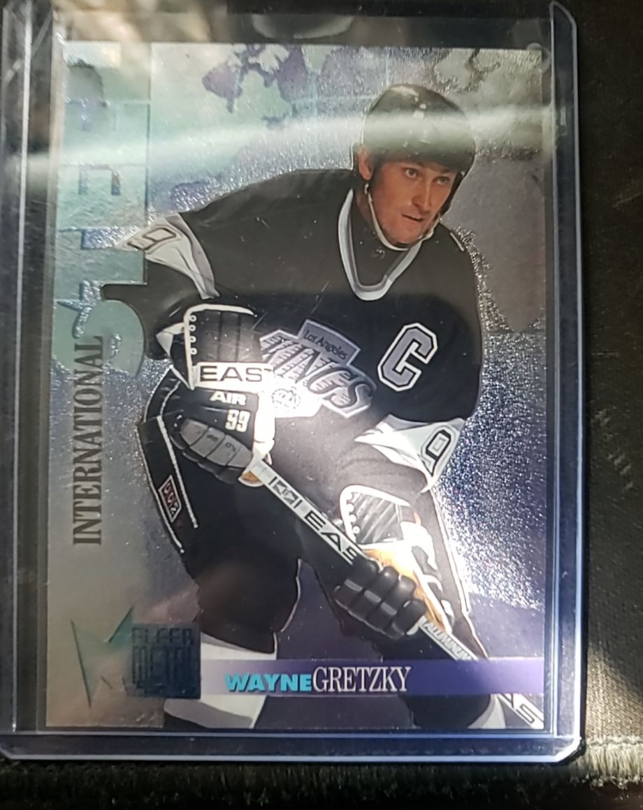 1995-96 Fleer Metal International Steel #5 Wayne Gretzky — front